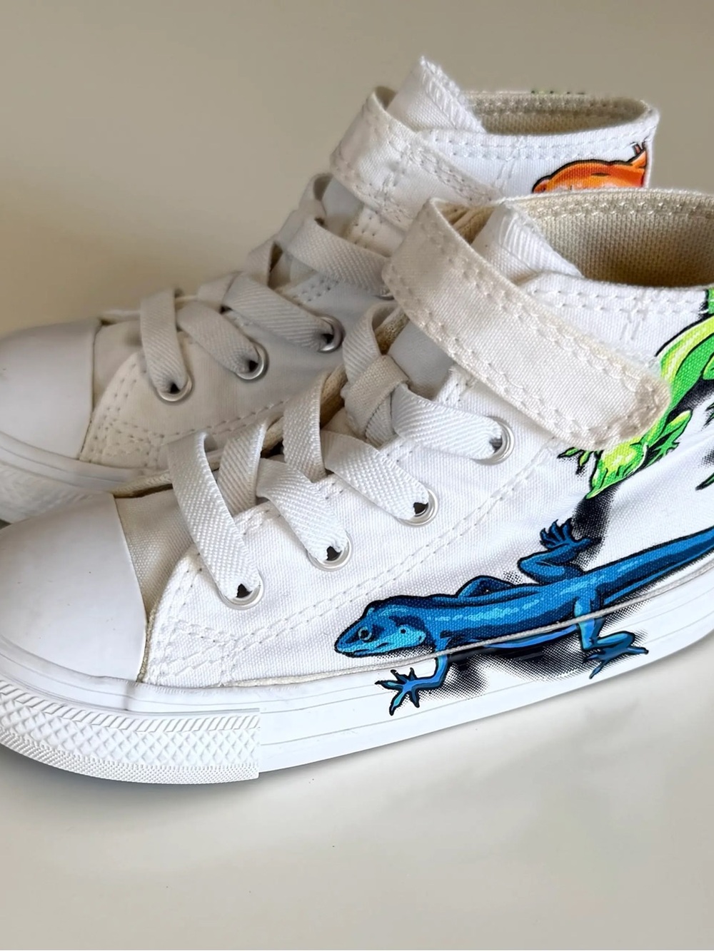 Converse Kids White High-Top Sneakers with Blue and Green Lizard Graphics